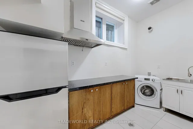 Additional image 39 of 122 Parkview Ave