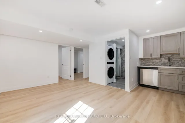 Additional image 36 of 326 Moorlands Cres