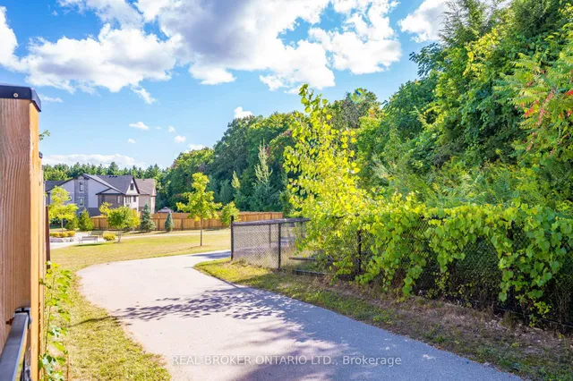 Additional image 50 of 326 Moorlands Cres