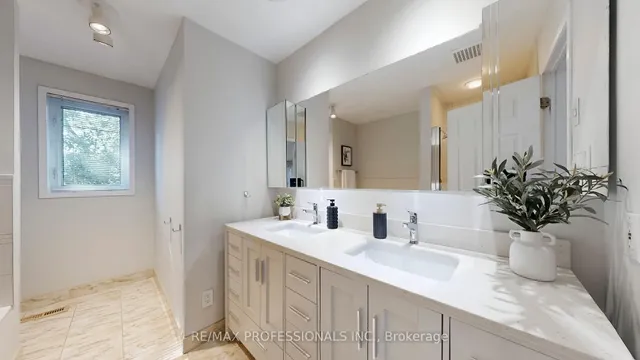 Additional image 26 of 5 Grasspoint Cres