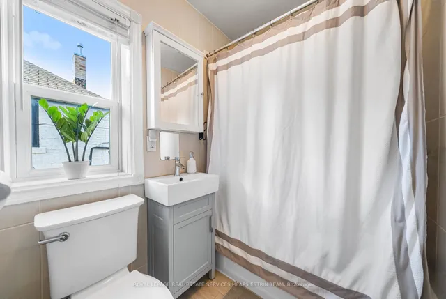 Additional image 19 of 247 Blackthorn Ave