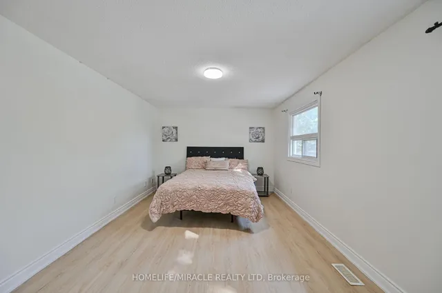 Additional image 25 of 32 Woodsview Ave