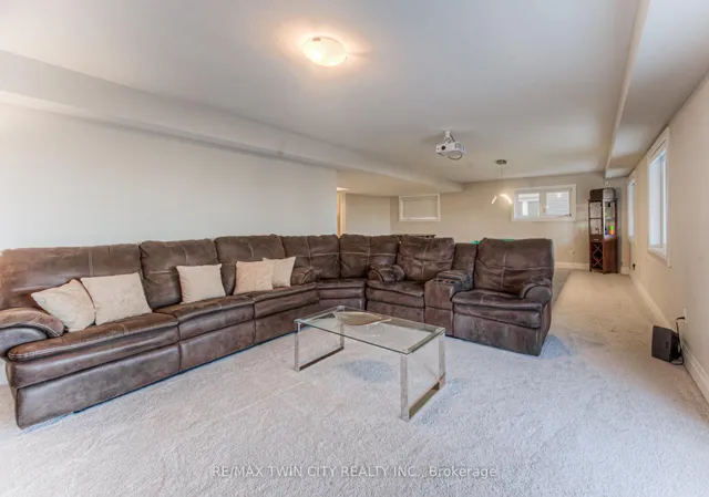 Additional image 39 of 904 Thomas Pedder Crt