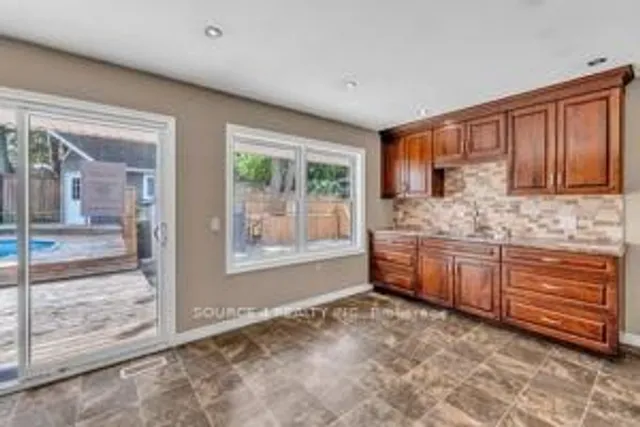 Additional image 8 of 35 Vista Cres