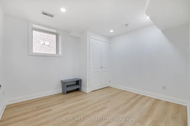 Additional image 42 of 326 Moorlands Cres