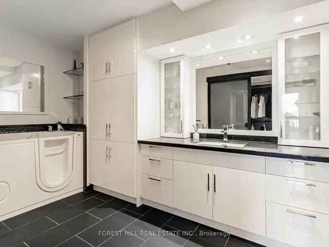 Additional image 19 of 175 Cumberland St Unit 1810/1809