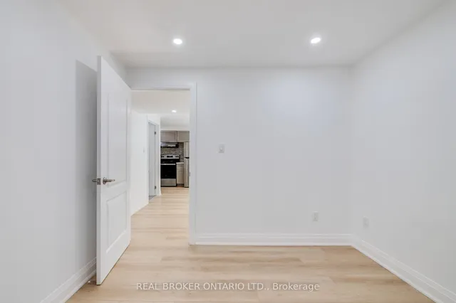 Additional image 41 of 326 Moorlands Cres