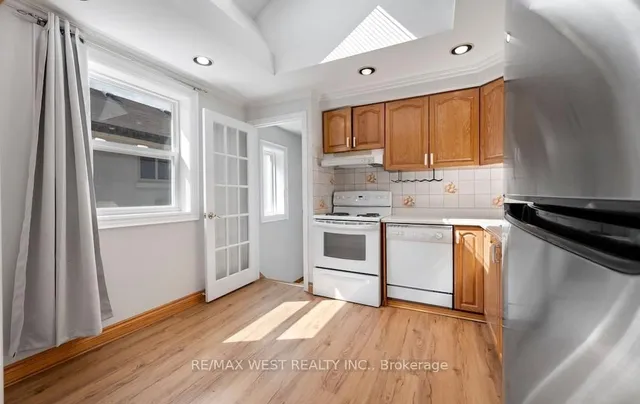 Additional image 11 of 6 Robindale Ave