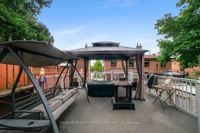 Additional image 20 of 26 Edinborough Crt