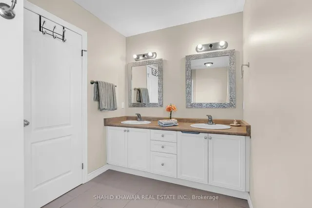 Additional image 18 of 38 Woodbine Ave