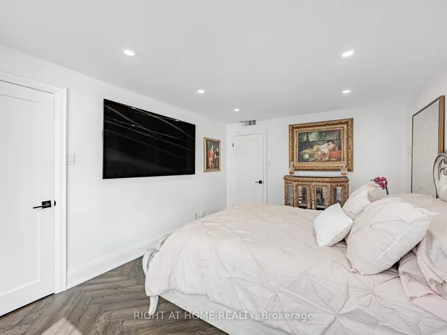 Additional image 29 of 1166 Bay St Unit 401