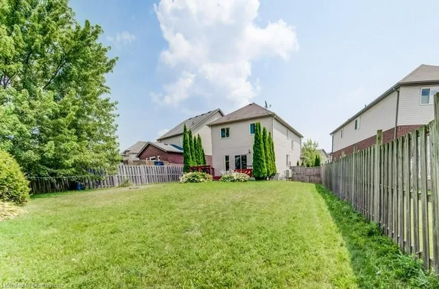 Additional image 45 of 220 Lemon Grass Cres