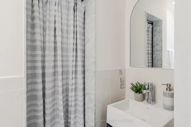 Additional image 20 of 30 Skyview Cres