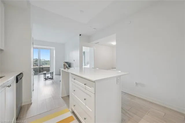 Additional image 14 of 55 Duke St Unit 323