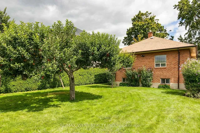 Additional image 37 of 50 Larchmere Ave