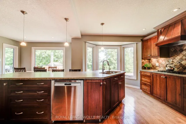 Additional image 14 of 33 Tinatawa Crt