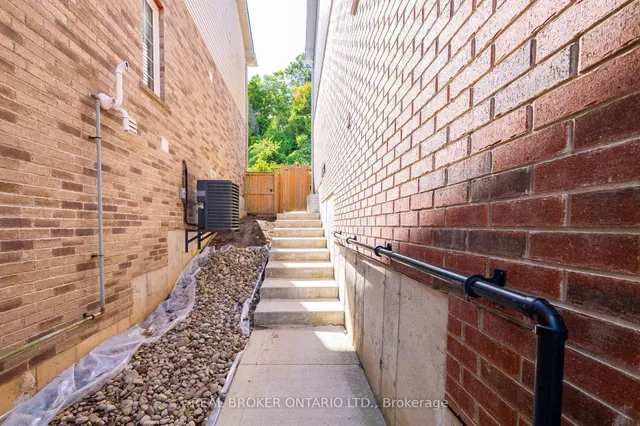 Additional image 45 of 326 Moorlands Cres