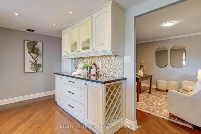 Additional image 19 of 65 Skymark Dr Unit 707