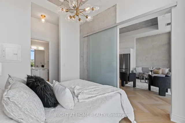 Additional image 32 of 608 Richmond St. W St Unit LPH02