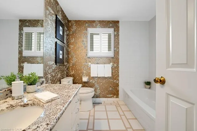 Additional image 19 of 15 Quinte Cres Unit 15