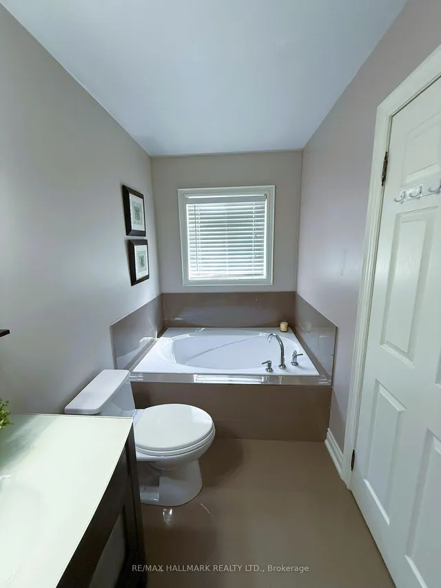 Additional image 19 of 215 Queenslea Ave