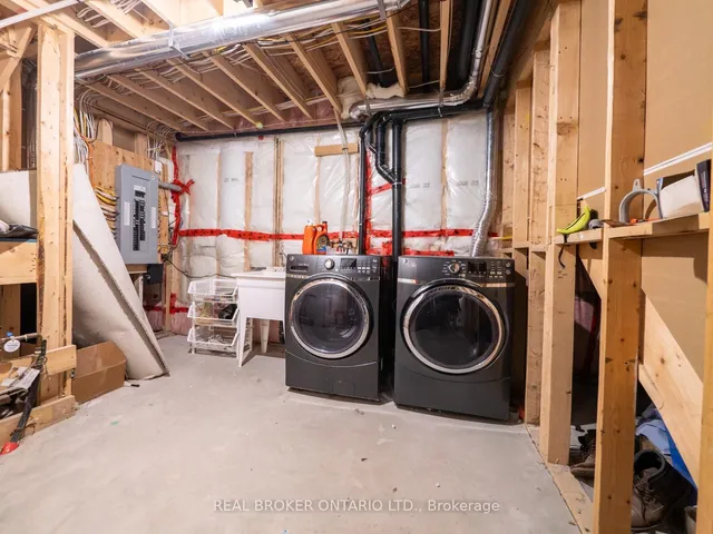 Additional image 33 of 326 Moorlands Cres