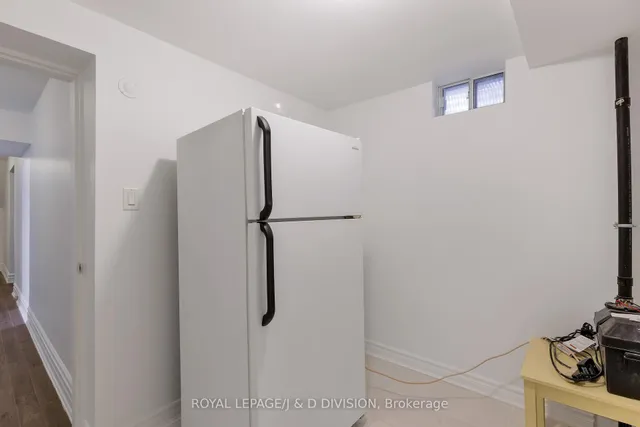 Additional image 38 of 27 Paramount Crt