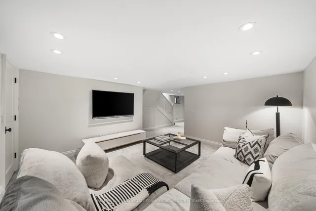 Additional image 46 of 3 Hurndale Ave