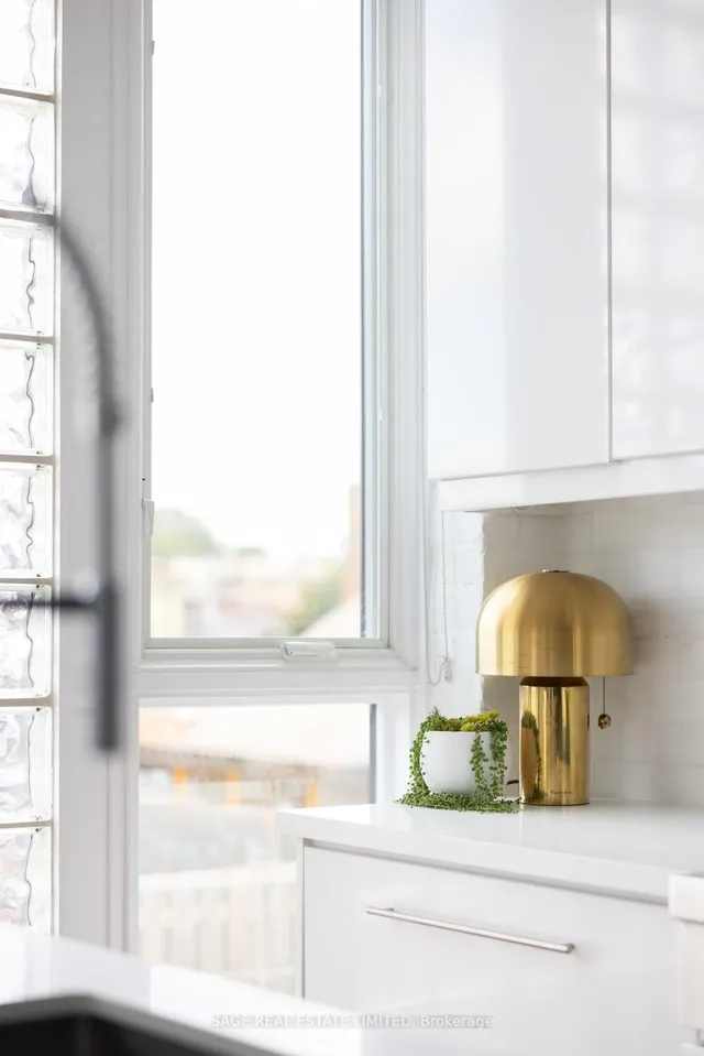 Additional image 42 of 670 Richmond St Unit 205