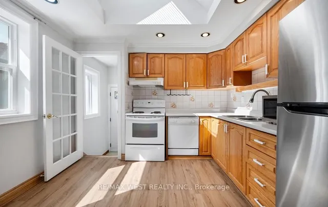 Additional image 10 of 6 Robindale Ave