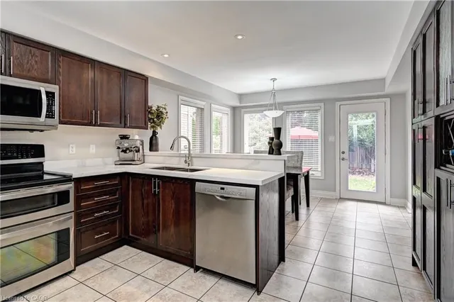 Additional image 8 of 72 Helena Feasby St