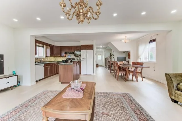 Additional image 11 of 220 Lemon Grass Cres