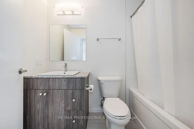 Additional image 29 of 60 Charles St Unit 2504