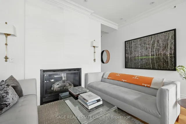 Additional image 5 of 670 Richmond St Unit 205