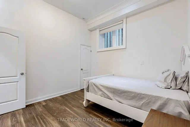 Additional image 36 of 122 Parkview Ave