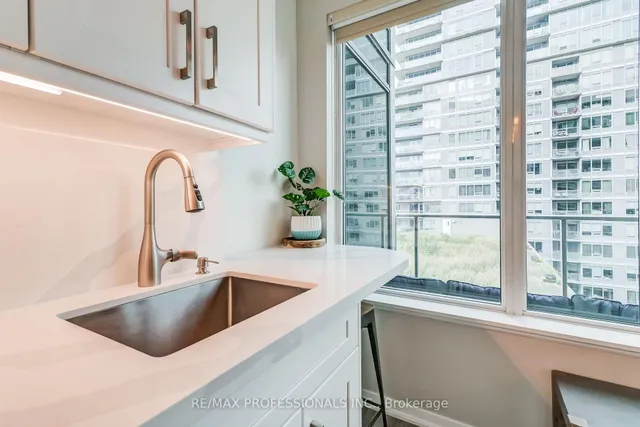 Additional image 12 of 55 East Liberty St Unit 1210