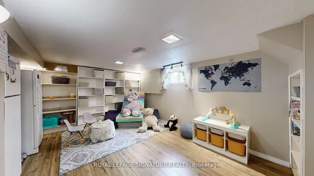 Additional image 17 of 48 Acorn Ave