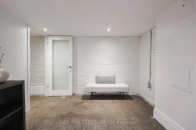 Additional image 23 of 140 Strachan Ave