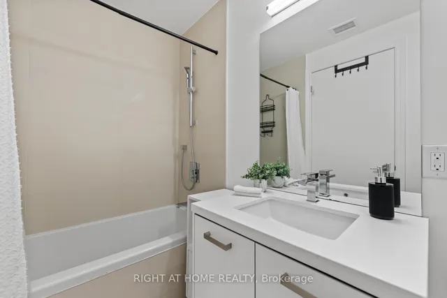 Additional image 31 of 608 Richmond St. W St Unit LPH02