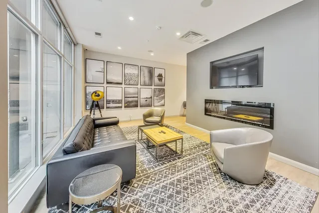 Additional image 24 of 155 Yorkville Ave Unit 320