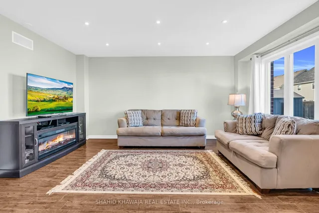 Additional image 8 of 38 Woodbine Ave