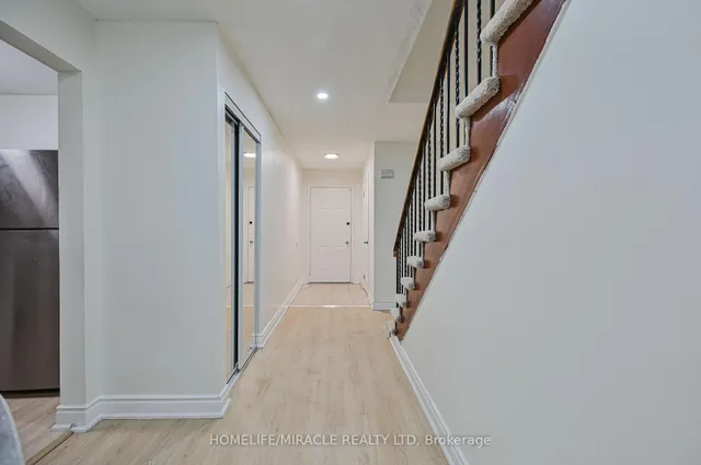 Additional image 5 of 32 Woodsview Ave