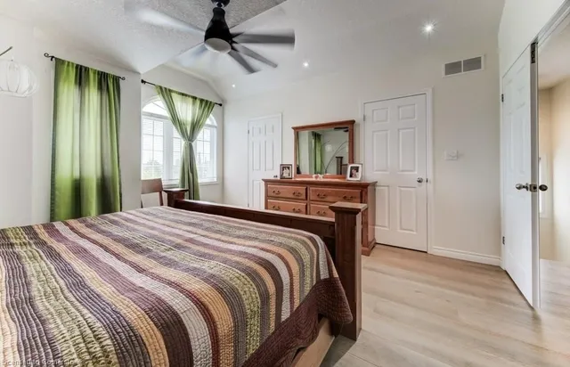 Additional image 24 of 220 Lemon Grass Cres