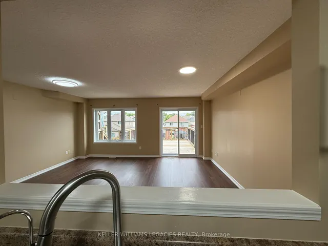 Additional image 9 of 933 Zeller Cres
