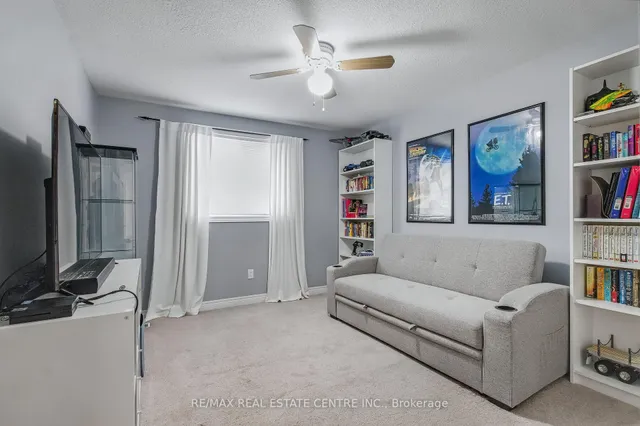 Additional image 21 of 194 Hollyridge Cres