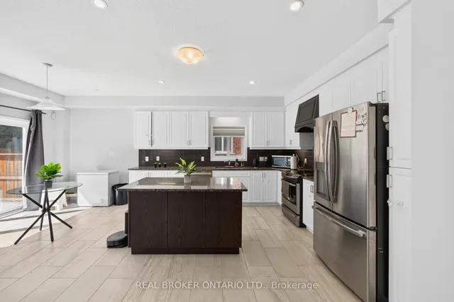 Additional image 12 of 326 Moorlands Cres