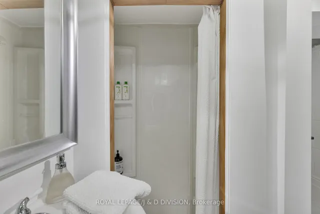 Additional image 36 of 27 Paramount Crt