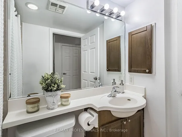 Additional image 7 of 763 Bay St Unit 707