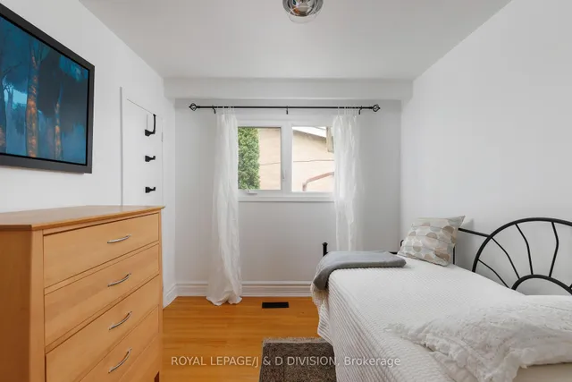 Additional image 18 of 27 Paramount Crt