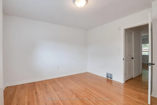 Additional image 20 of 50 Larchmere Ave